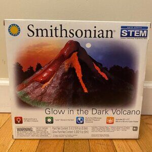 SMITHSONIAN Glow in the Dark Volcano Kit STEM New